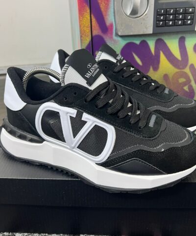 Valentino Garavani 2 B/W
