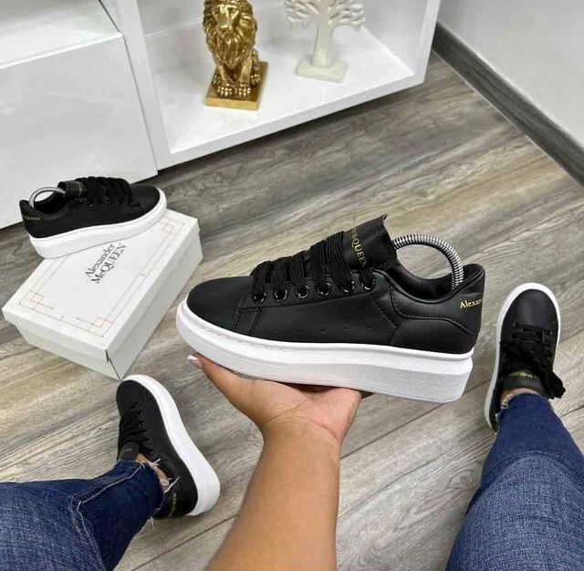 Alexander McQueen Negro