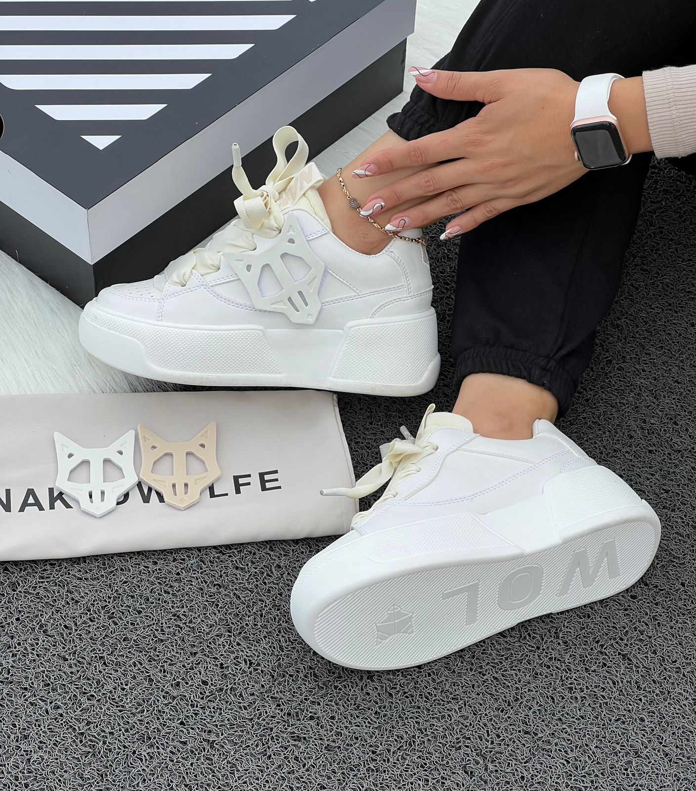Naked Wolf White